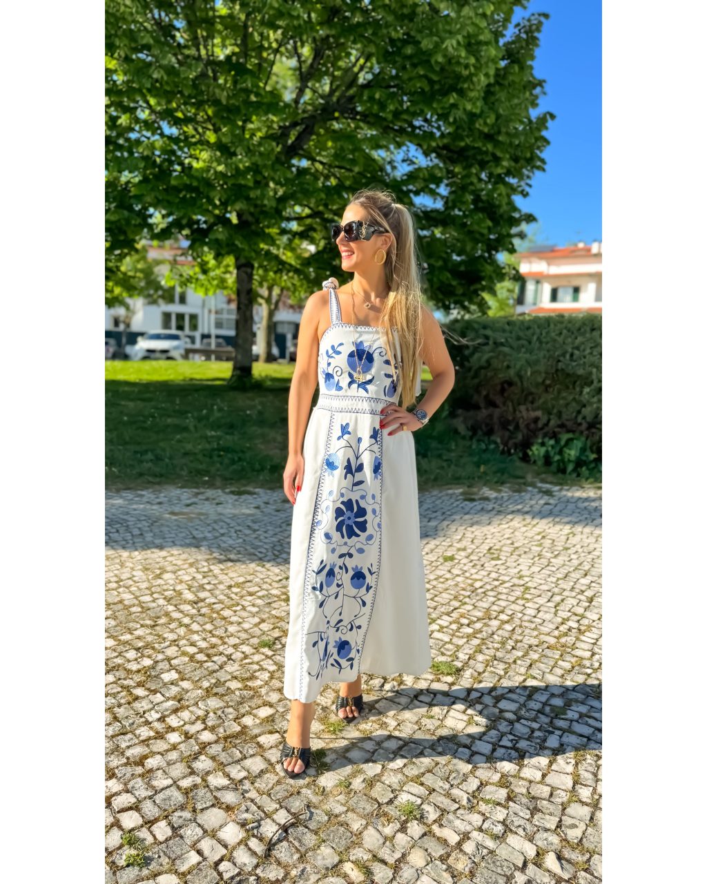 VESTIDO LINHO COM BORDADOS