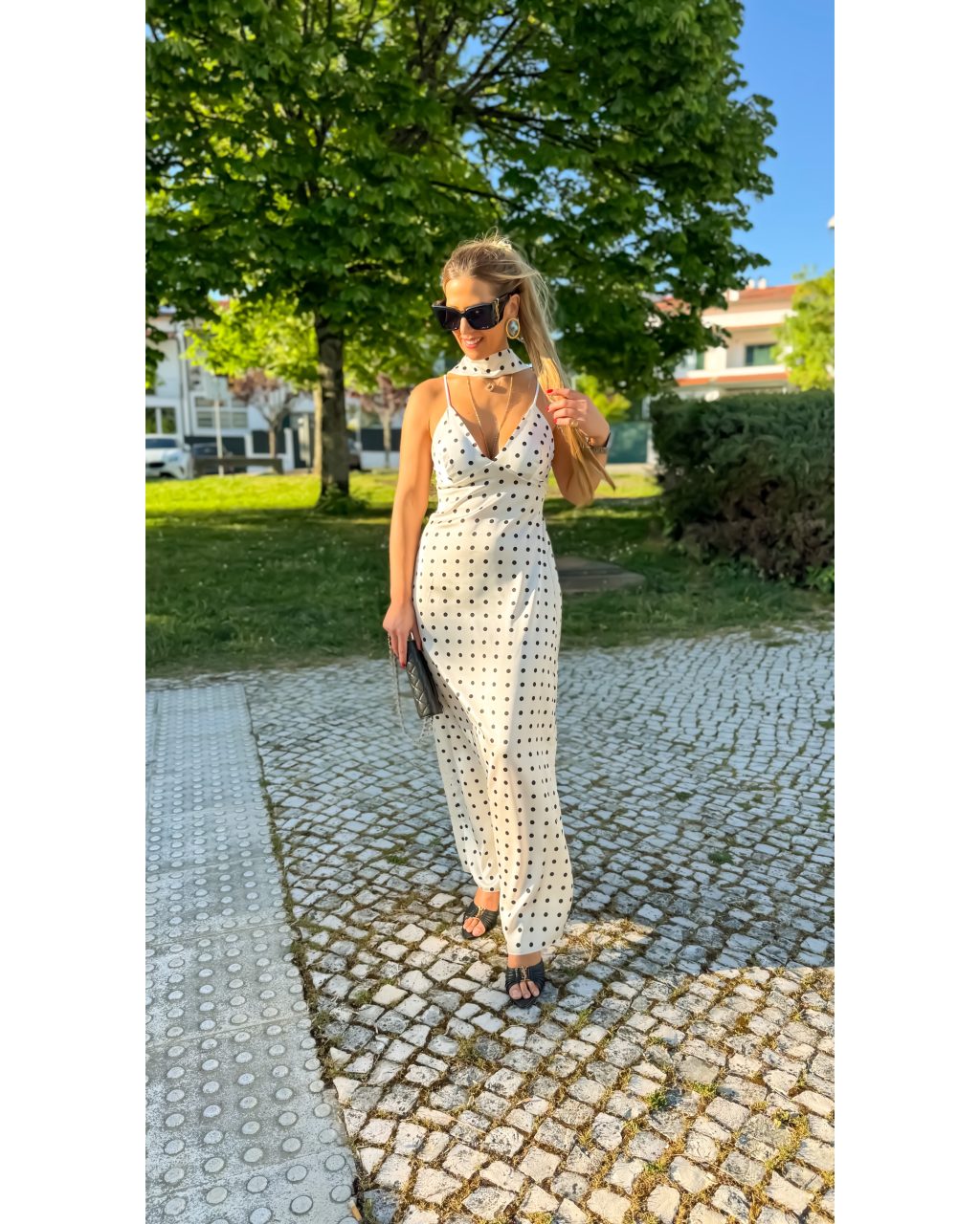 WHITE DRESS WHITH BALLS